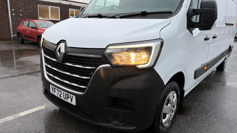 Renault Master Lwb Diesel Fwd LM35dCi 135 Business+ Medium Roof Van